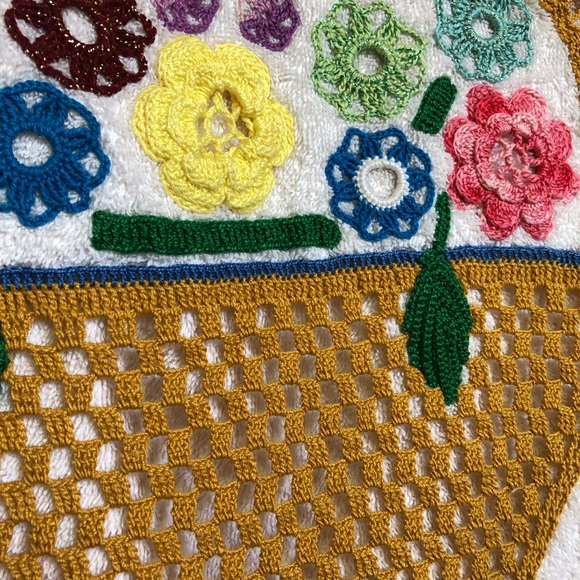 80's Floral Embroidered Bath Towel - Beach Towel - Granny Chic - Bathroom - Picture 14 of 15